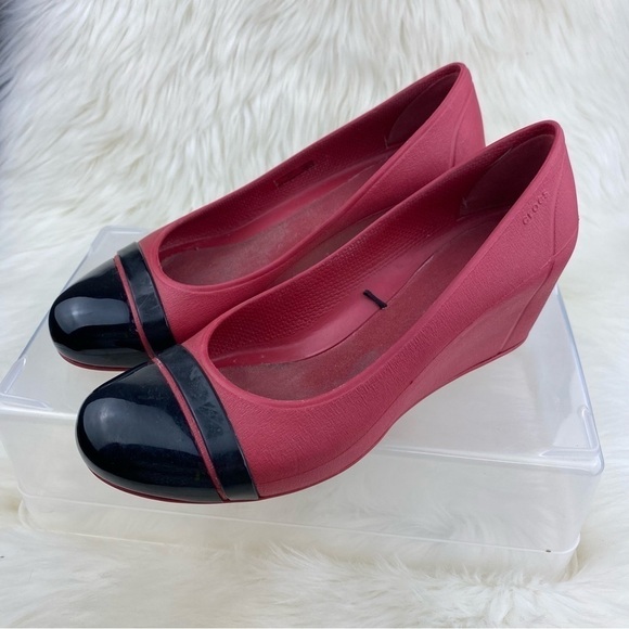 CROCS WEDGE HEEL CAP TOE  SHOES COLOR RED AND BLACK SIZE W8 - Picture 3 of 10